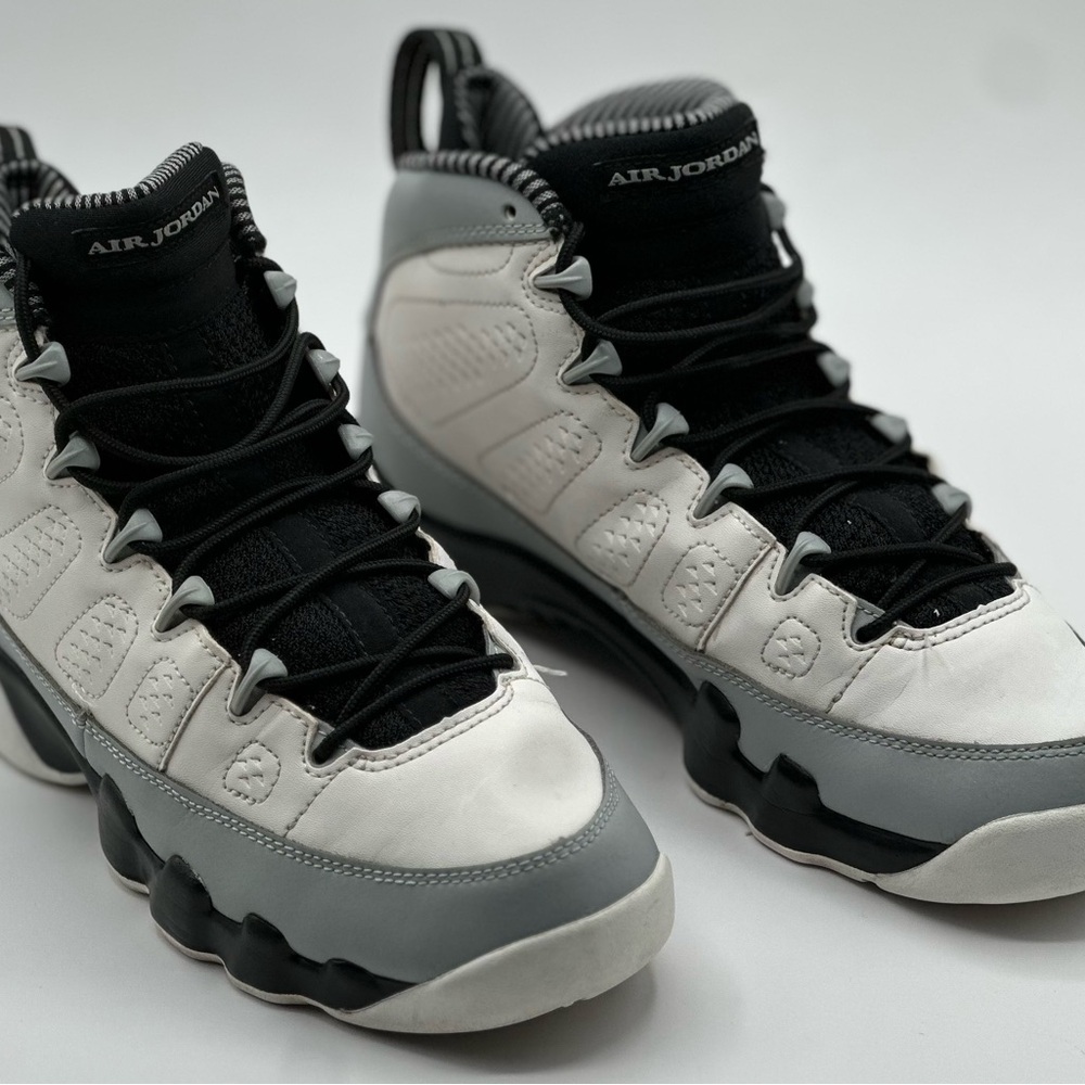 Jordan Men's Black and Gray Shoes